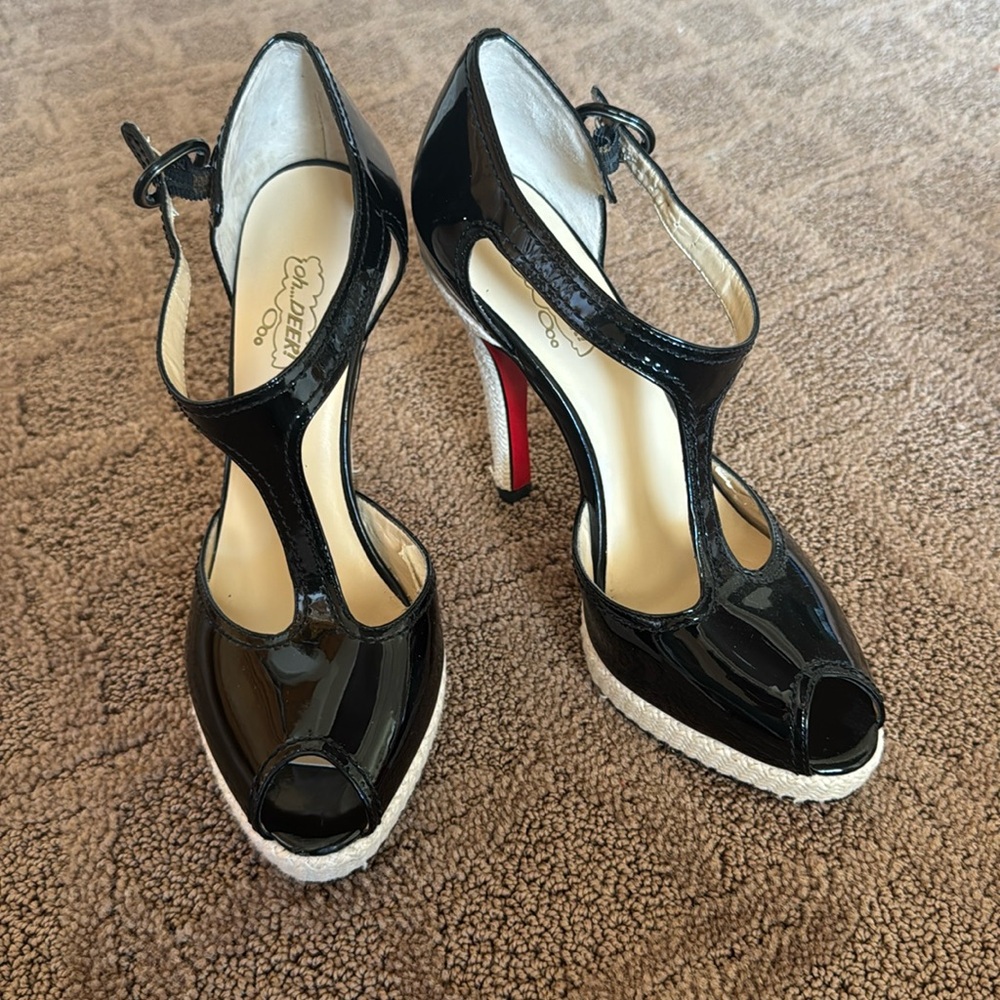 Red bottom peeptoe heels by oh deer! Patent leather and raffia